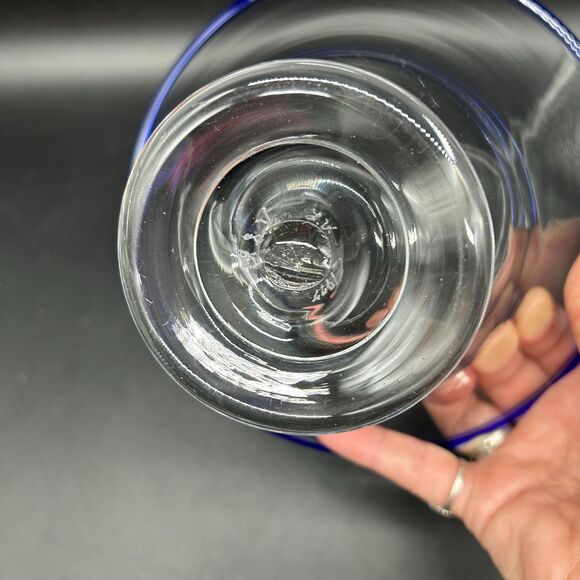 Hand Blown Glass Bowl signed LV 1977 - Picture 4 of 4